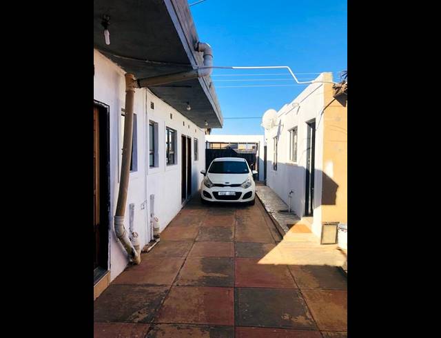 2 BEDROOM HOUSE FOR SALE IN BRAM FISCHERVILLE